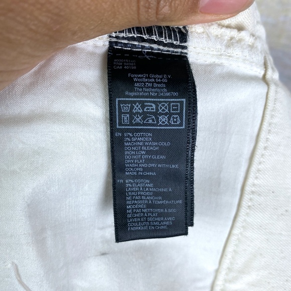 TWENTYONE MEN Double Front Pocket Shorts in Cream - Picture 5 of 6